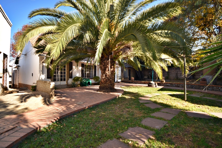 6 Bedroom Property for Sale in Bloubosrand Gauteng