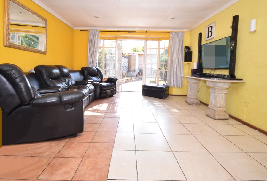 6 Bedroom Property for Sale in Bloubosrand Gauteng