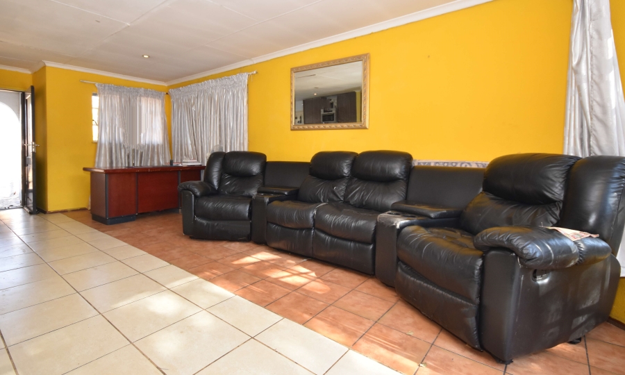 6 Bedroom Property for Sale in Bloubosrand Gauteng