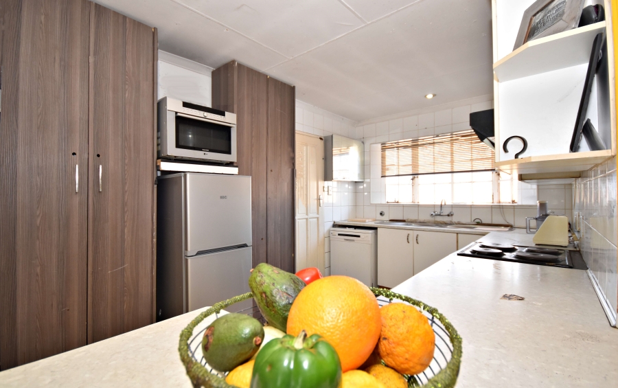 6 Bedroom Property for Sale in Bloubosrand Gauteng