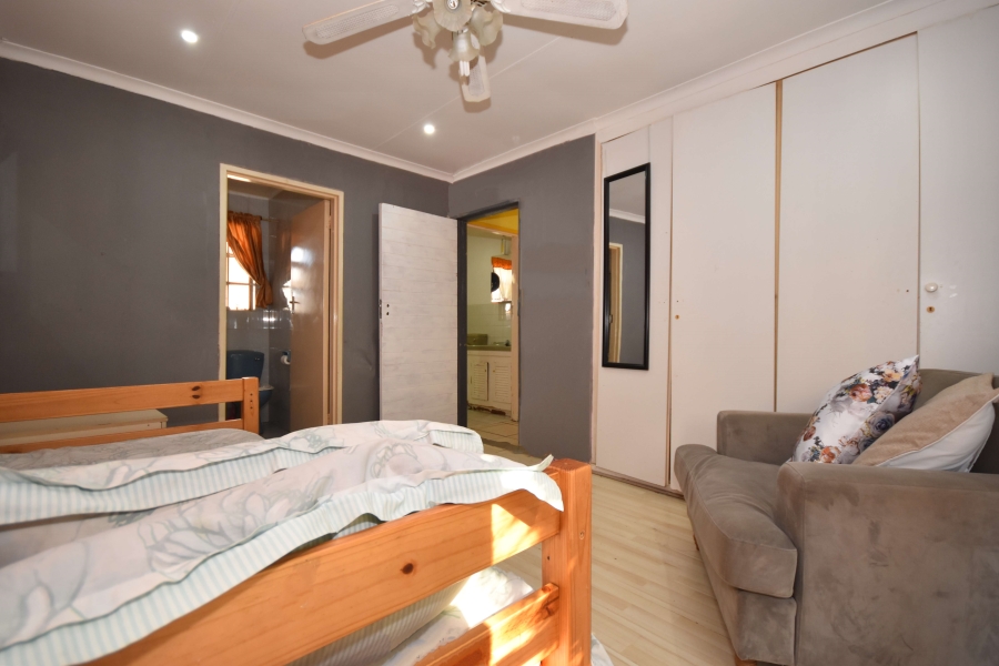 6 Bedroom Property for Sale in Bloubosrand Gauteng