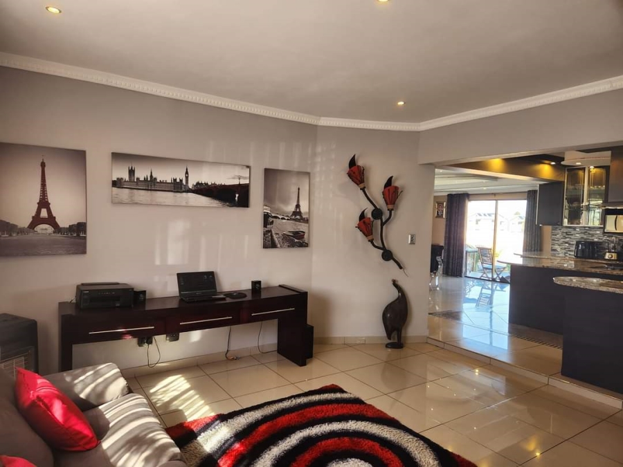 4 Bedroom Property for Sale in Helderwyk Gauteng