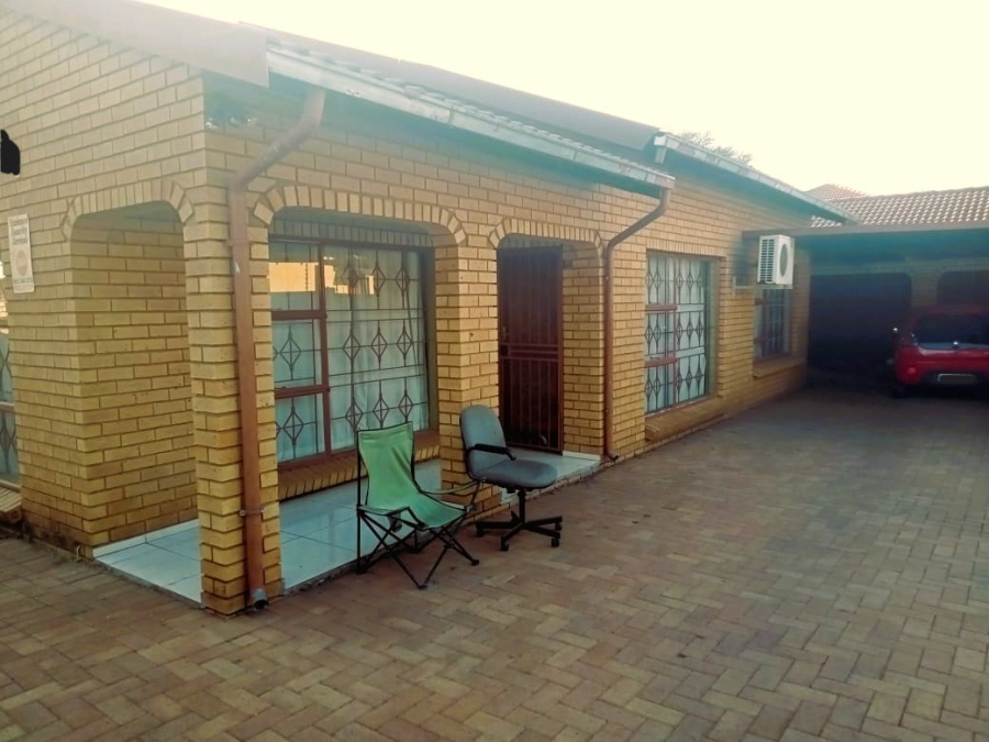 4 Bedroom Property for Sale in Annlin Gauteng