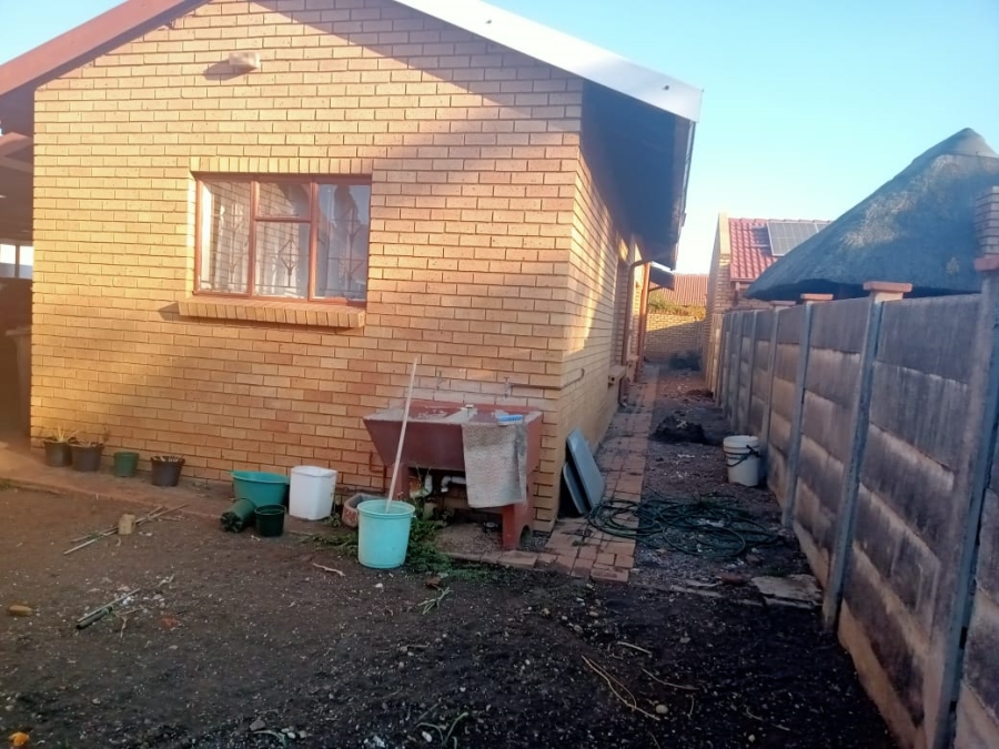 4 Bedroom Property for Sale in Annlin Gauteng