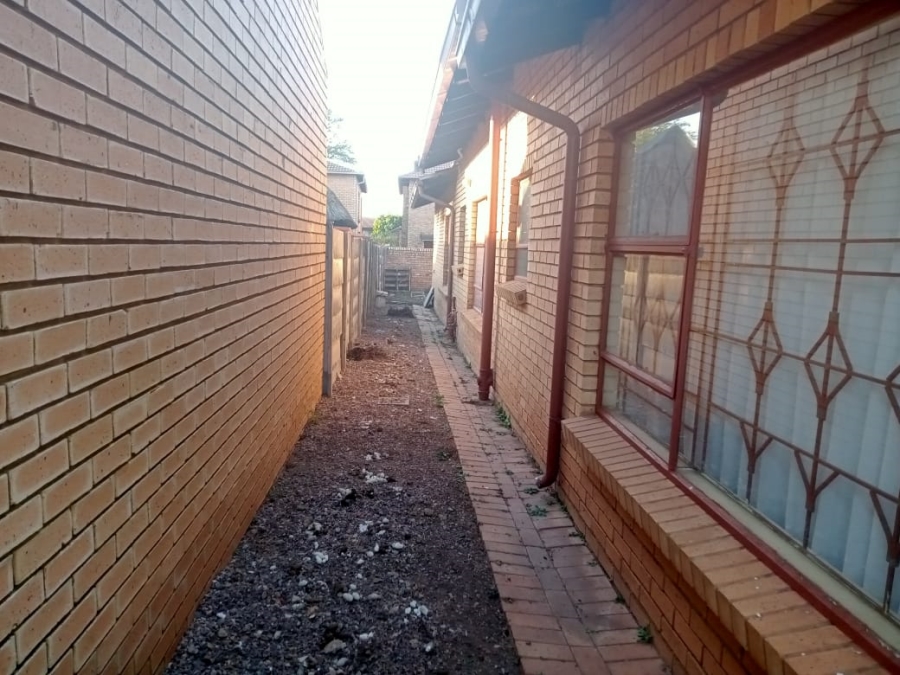 4 Bedroom Property for Sale in Annlin Gauteng
