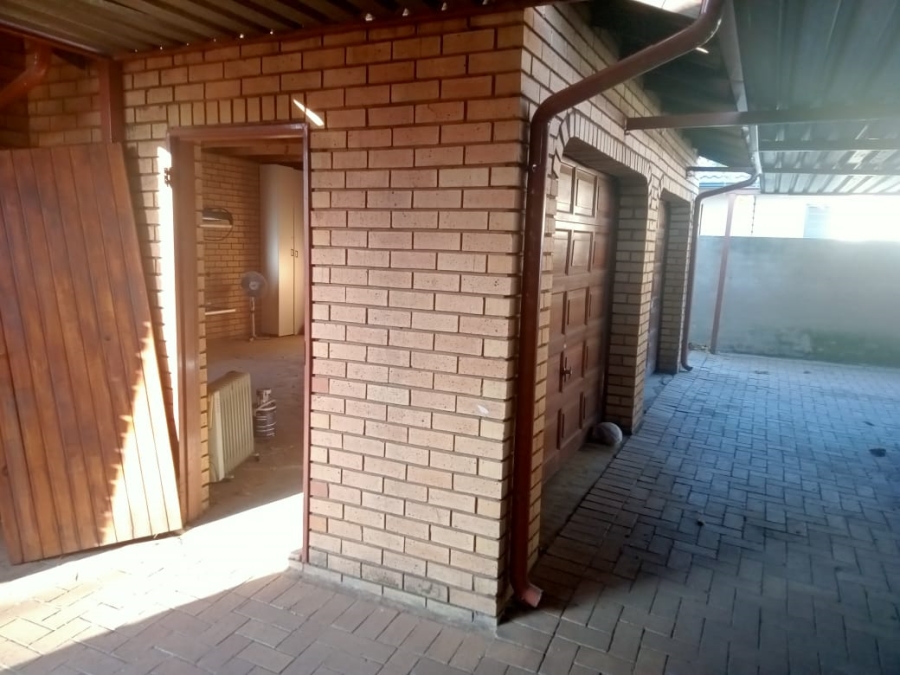 4 Bedroom Property for Sale in Annlin Gauteng