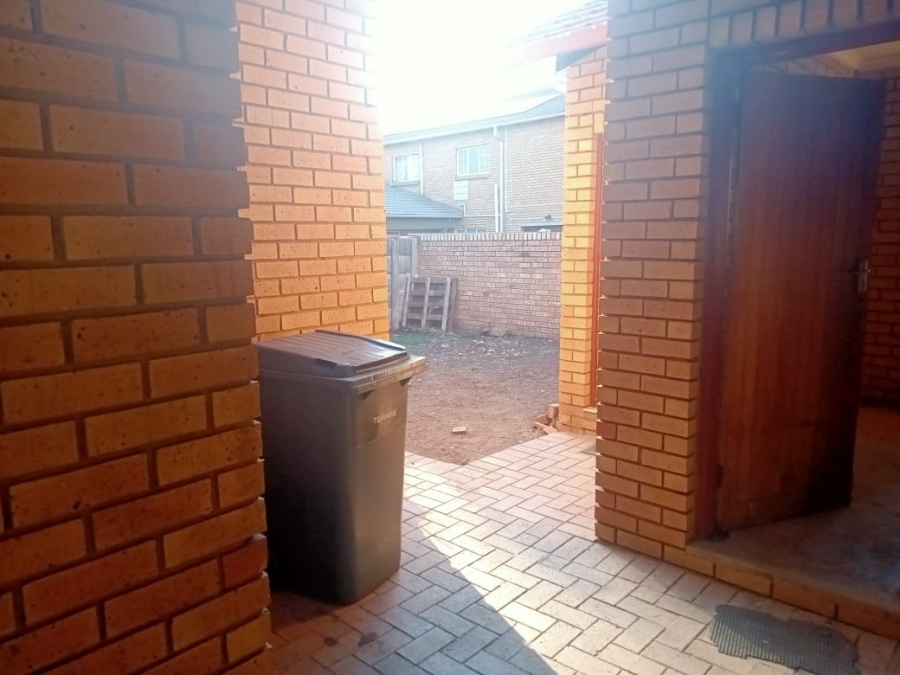 4 Bedroom Property for Sale in Annlin Gauteng