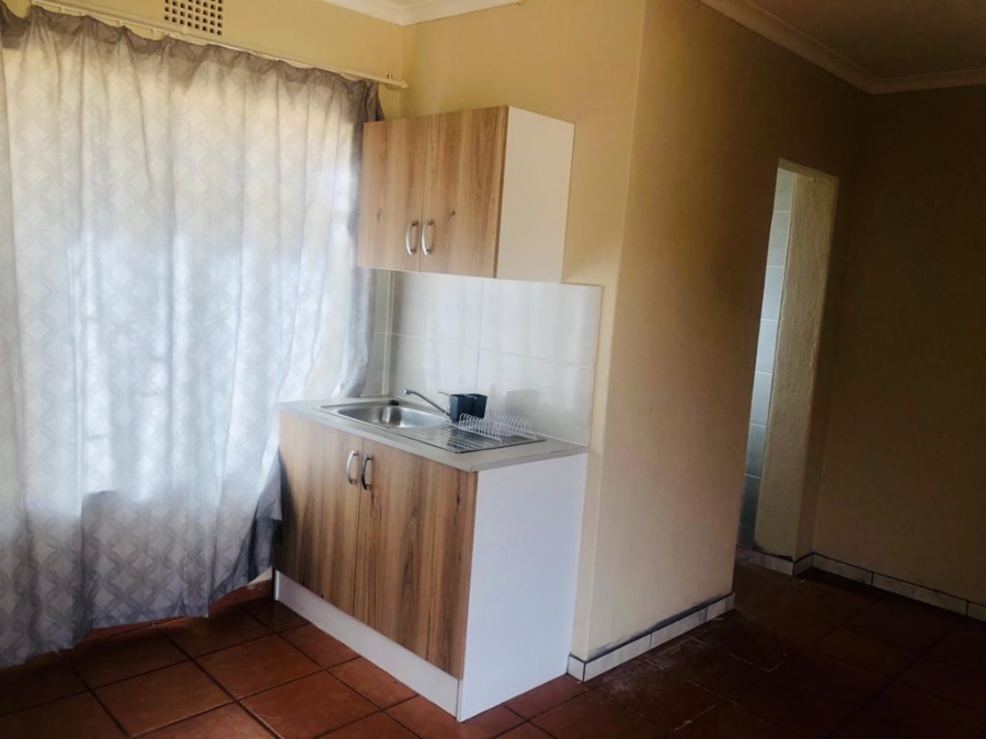 To Let 1 Bedroom Property for Rent in Lindhaven Gauteng