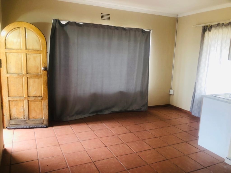 To Let 1 Bedroom Property for Rent in Lindhaven Gauteng