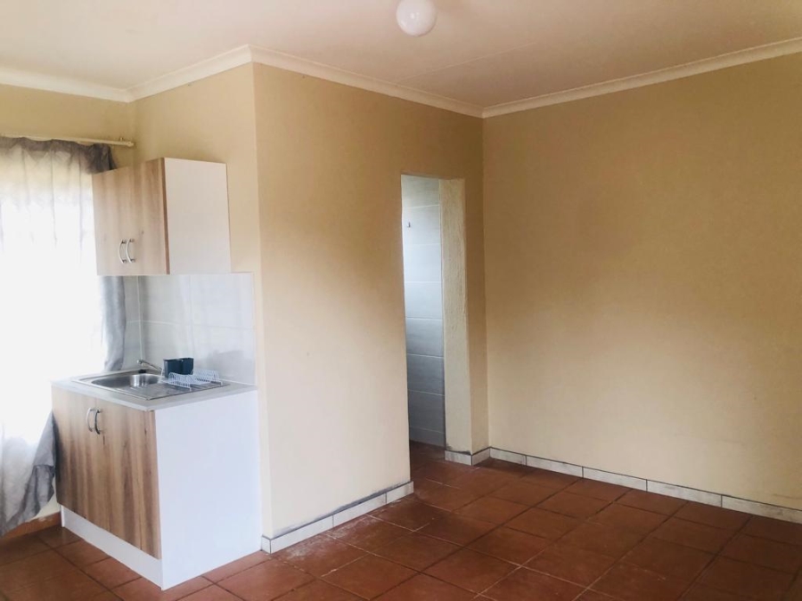 To Let 1 Bedroom Property for Rent in Lindhaven Gauteng