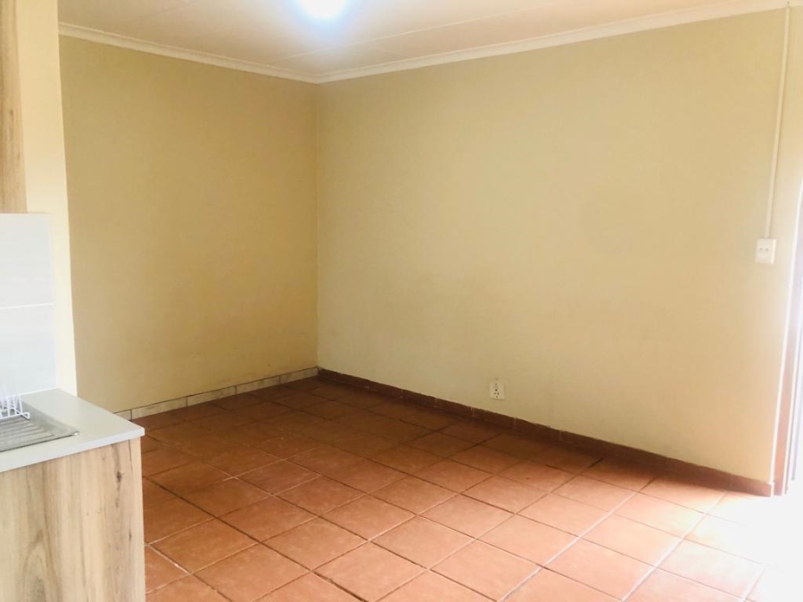 To Let 1 Bedroom Property for Rent in Lindhaven Gauteng