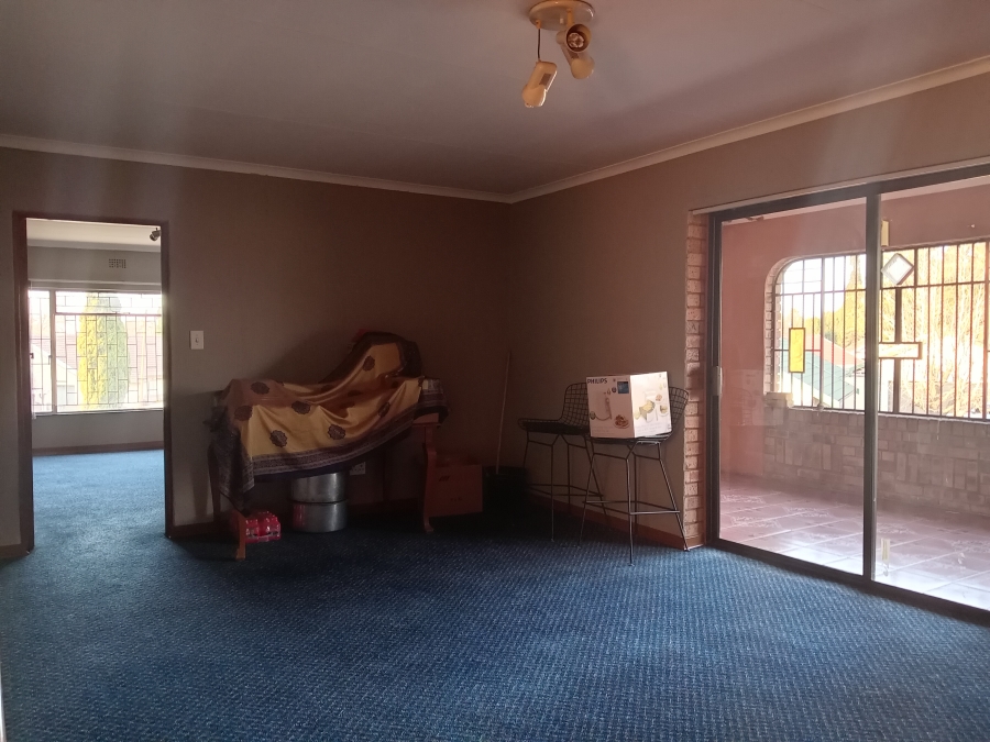 5 Bedroom Property for Sale in Mackenzie Park Gauteng