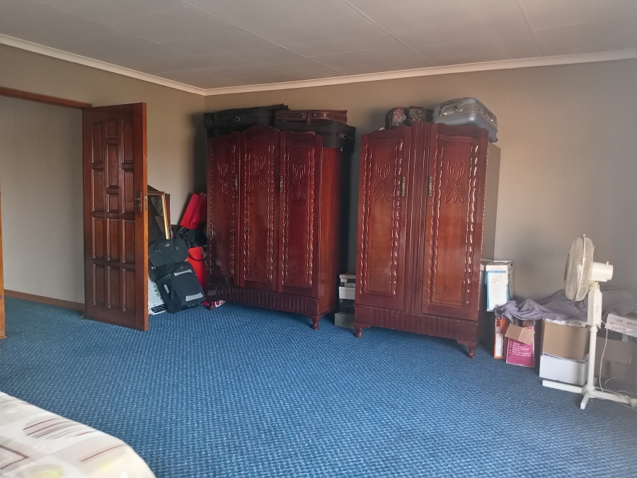 5 Bedroom Property for Sale in Mackenzie Park Gauteng