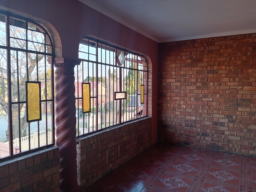 5 Bedroom Property for Sale in Mackenzie Park Gauteng