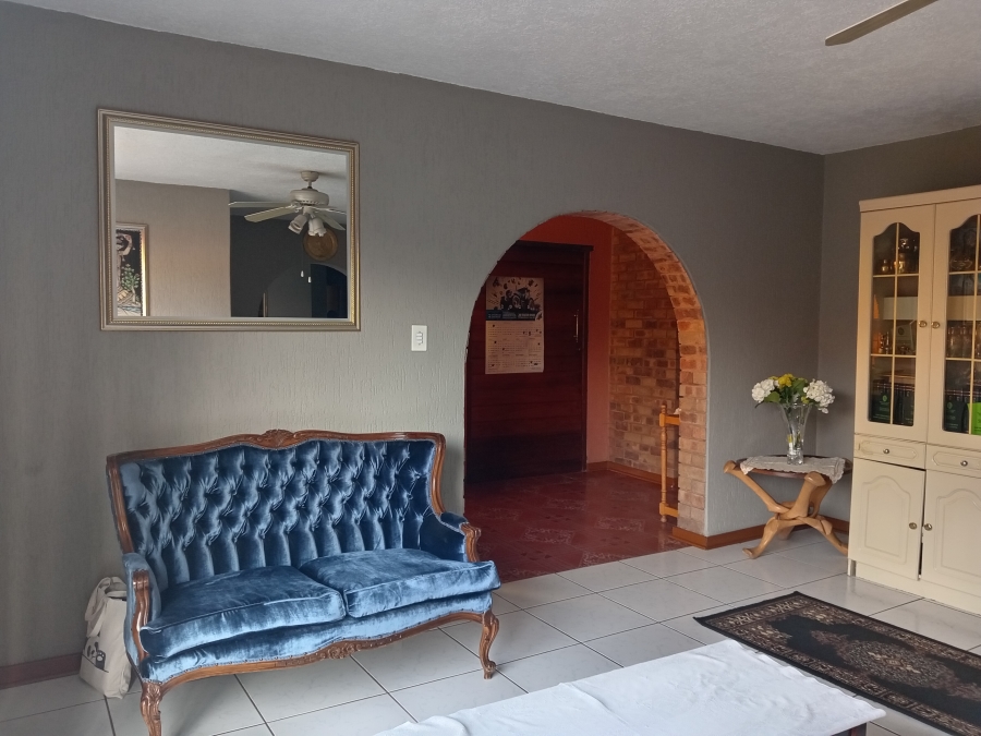 5 Bedroom Property for Sale in Mackenzie Park Gauteng