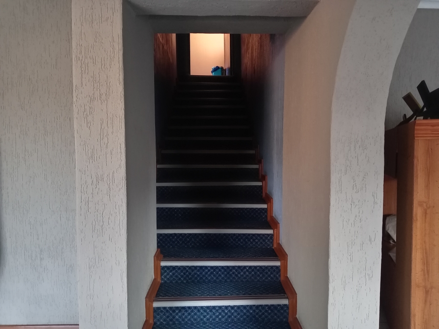 5 Bedroom Property for Sale in Mackenzie Park Gauteng