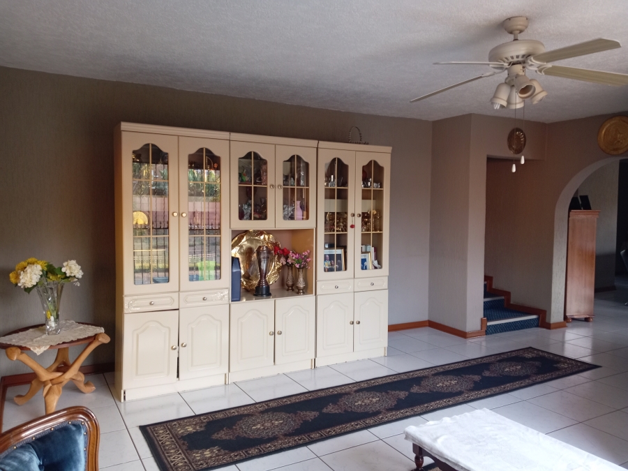 5 Bedroom Property for Sale in Mackenzie Park Gauteng