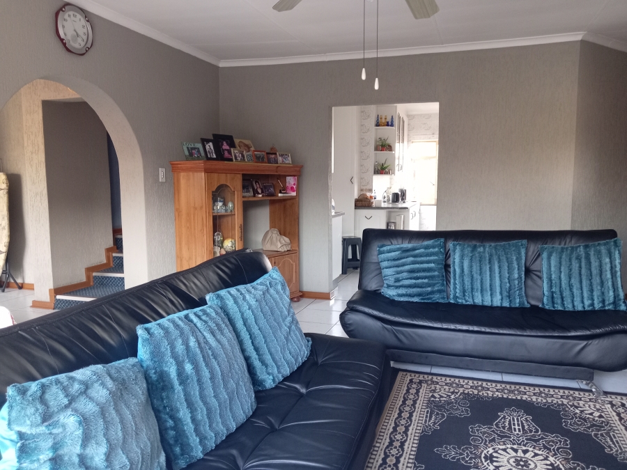 5 Bedroom Property for Sale in Mackenzie Park Gauteng