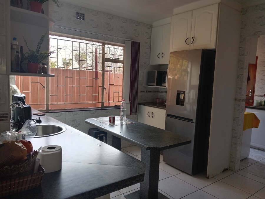 5 Bedroom Property for Sale in Mackenzie Park Gauteng