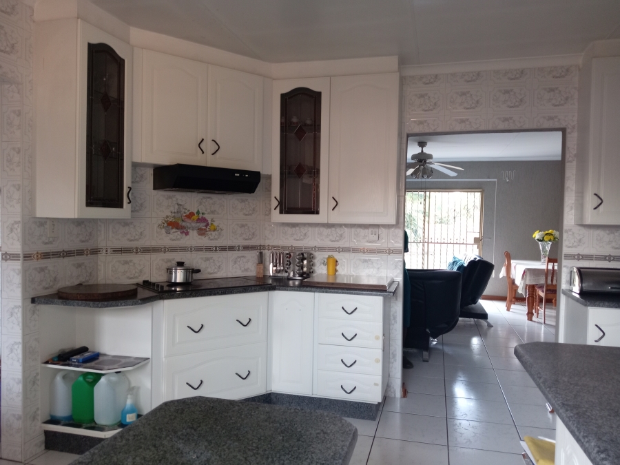 5 Bedroom Property for Sale in Mackenzie Park Gauteng