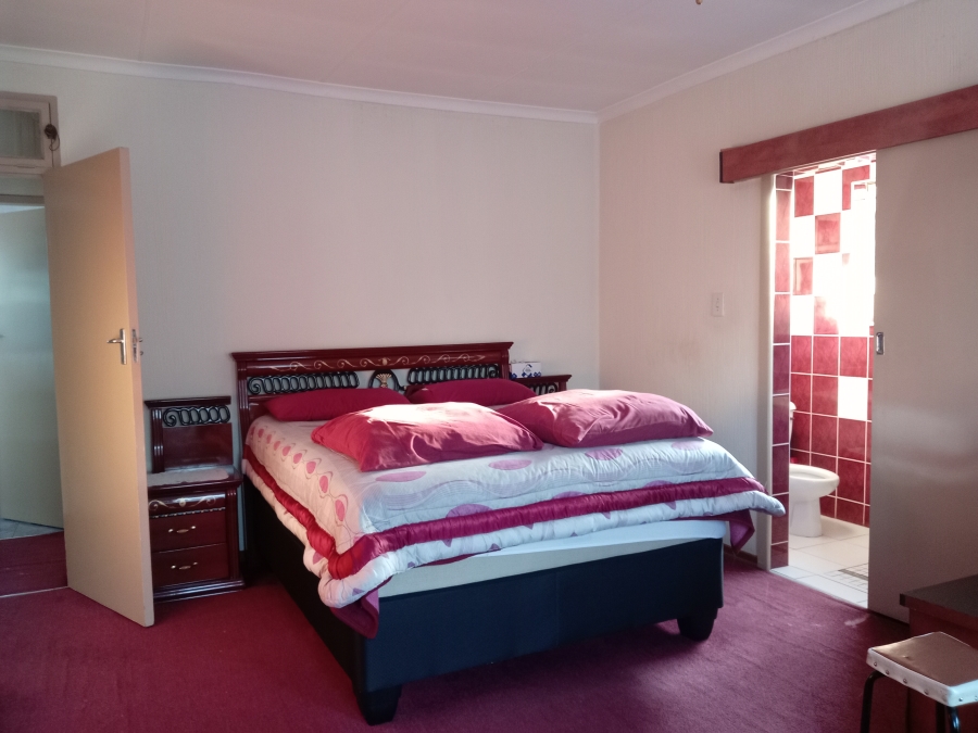 5 Bedroom Property for Sale in Mackenzie Park Gauteng
