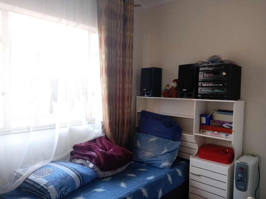 5 Bedroom Property for Sale in Mackenzie Park Gauteng