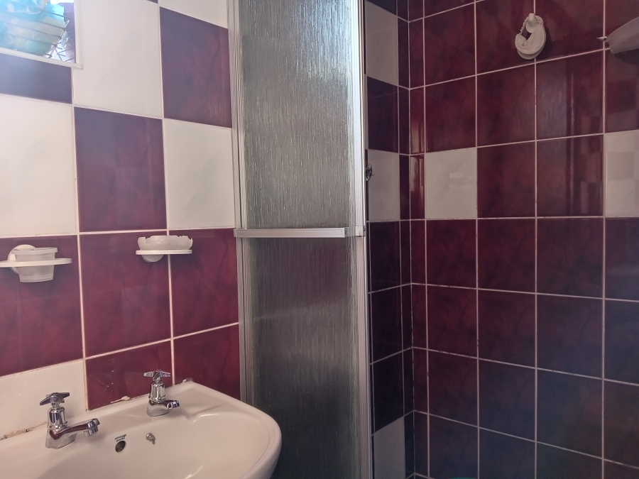 5 Bedroom Property for Sale in Mackenzie Park Gauteng