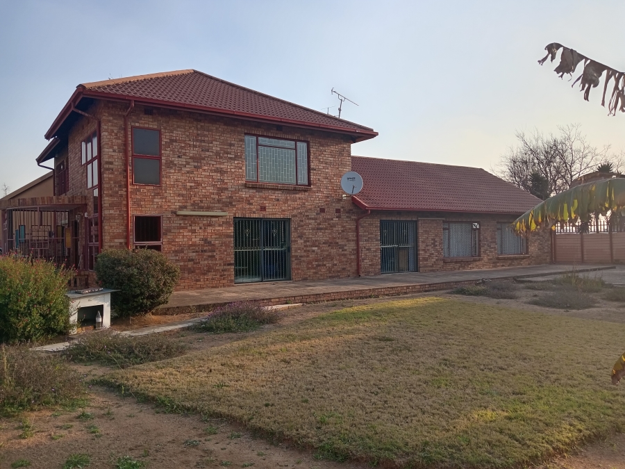 5 Bedroom Property for Sale in Mackenzie Park Gauteng