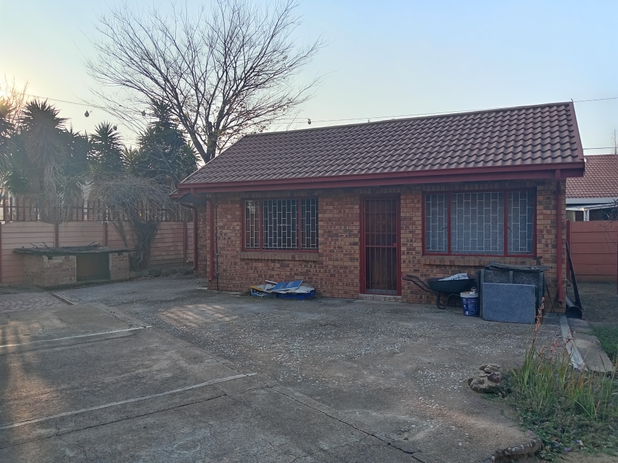 5 Bedroom Property for Sale in Mackenzie Park Gauteng