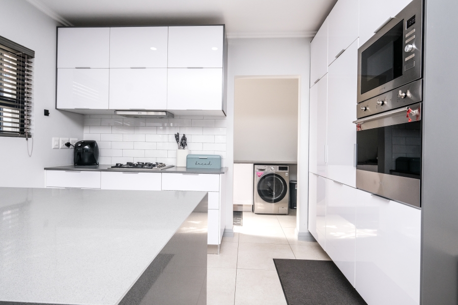 To Let 3 Bedroom Property for Rent in Fourways Gauteng