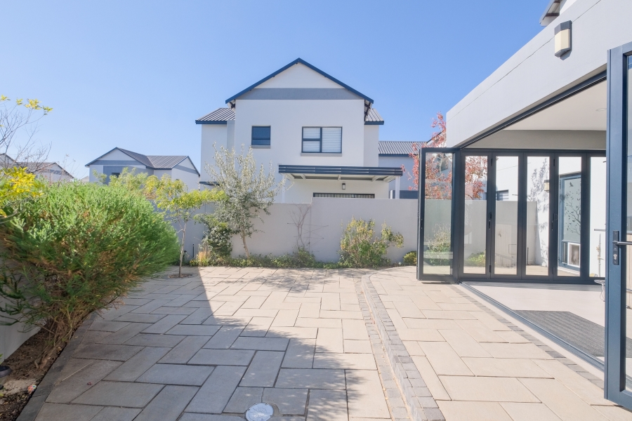 To Let 3 Bedroom Property for Rent in Fourways Gauteng