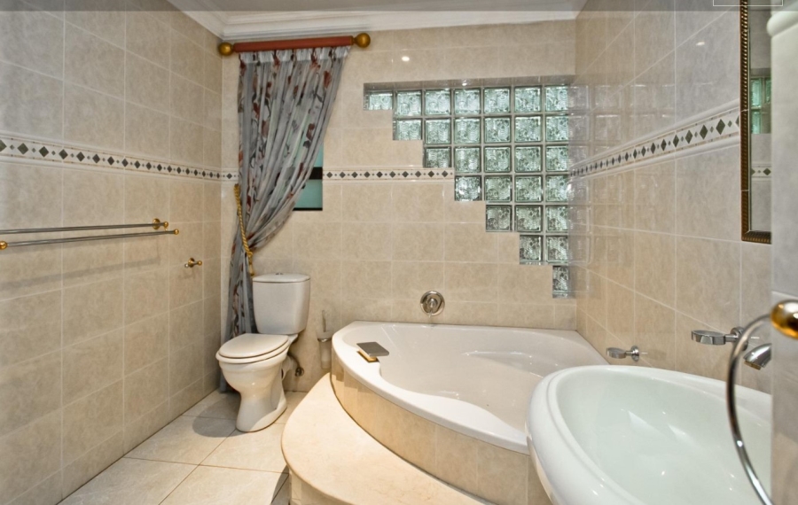 5 Bedroom Property for Sale in Bassonia Gauteng