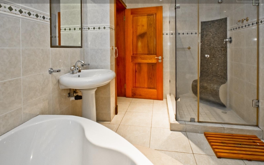 5 Bedroom Property for Sale in Bassonia Gauteng