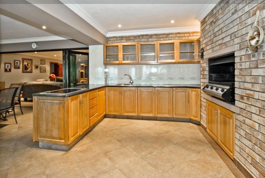 5 Bedroom Property for Sale in Bassonia Gauteng
