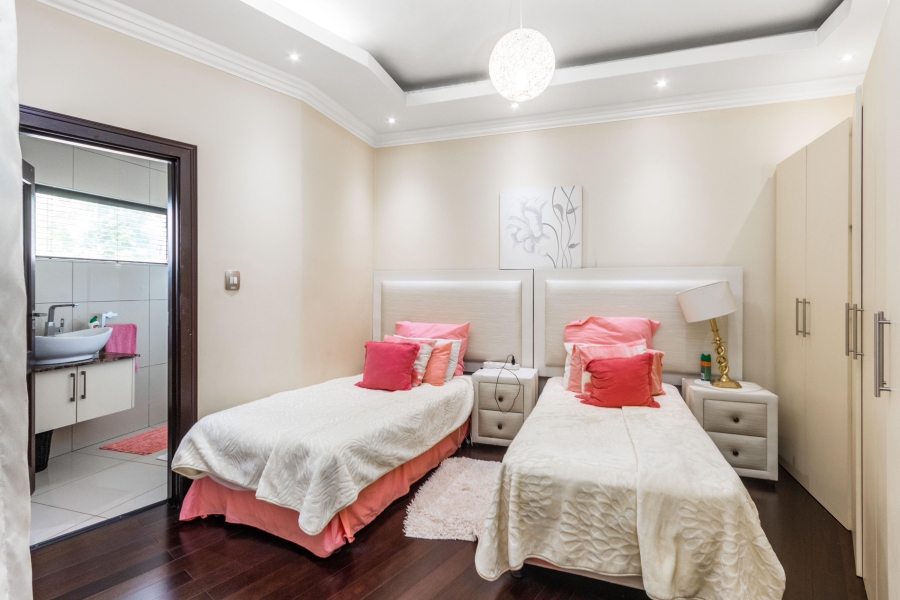 8 Bedroom Property for Sale in Blue Hills Equestrian Estate Gauteng