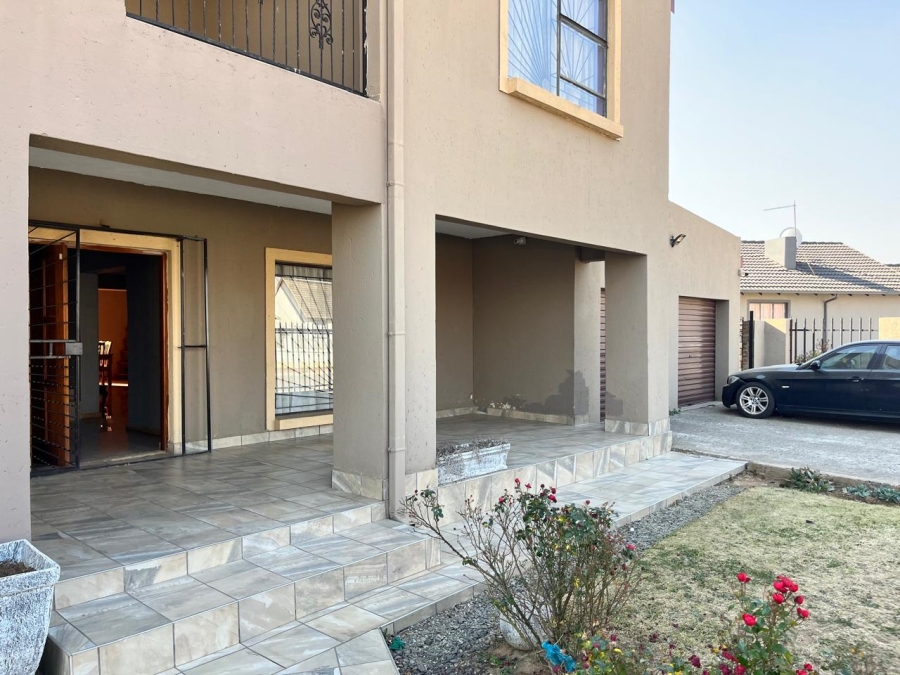 5 Bedroom Property for Sale in Geluksdal Gauteng