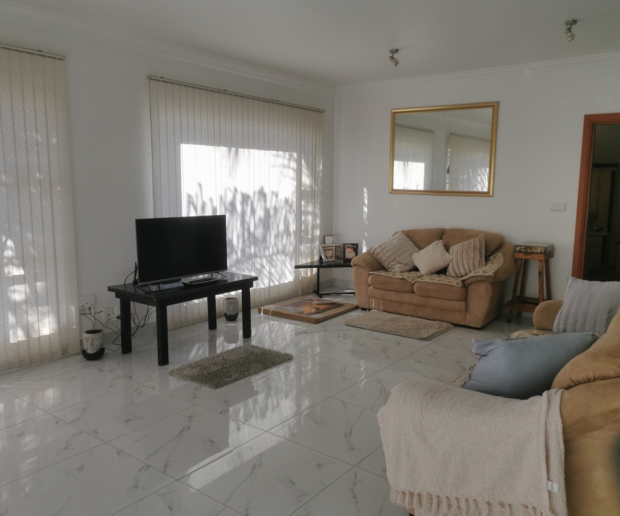 To Let 1 Bedroom Property for Rent in Constantia Kloof Gauteng