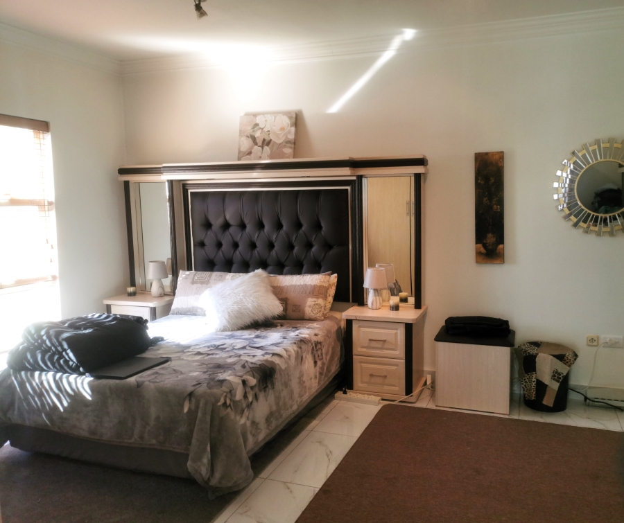 To Let 1 Bedroom Property for Rent in Constantia Kloof Gauteng