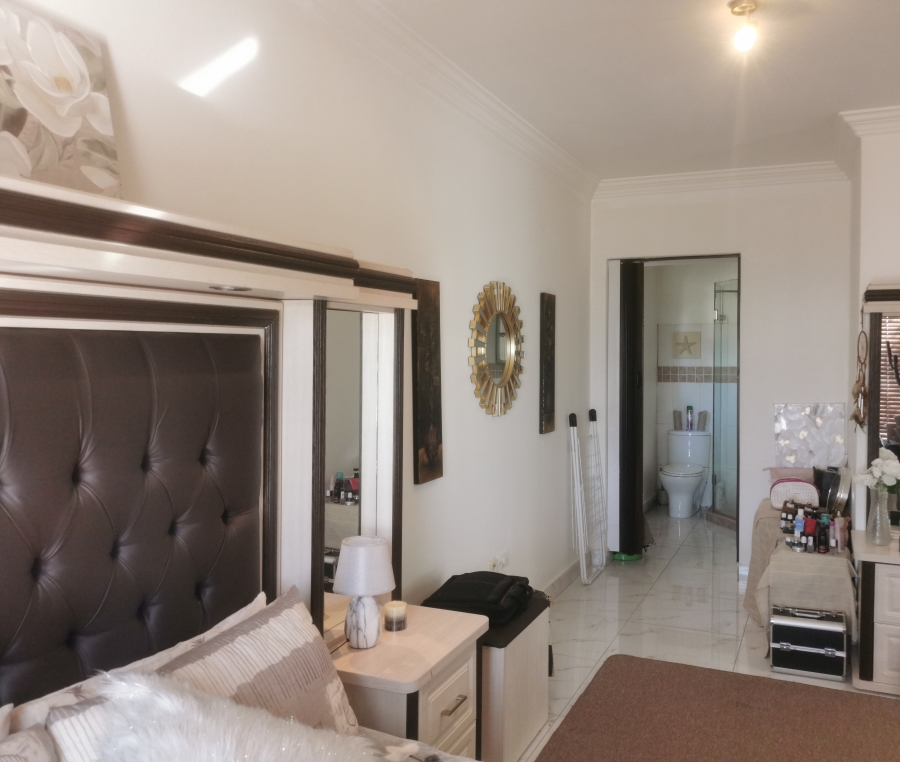To Let 1 Bedroom Property for Rent in Constantia Kloof Gauteng