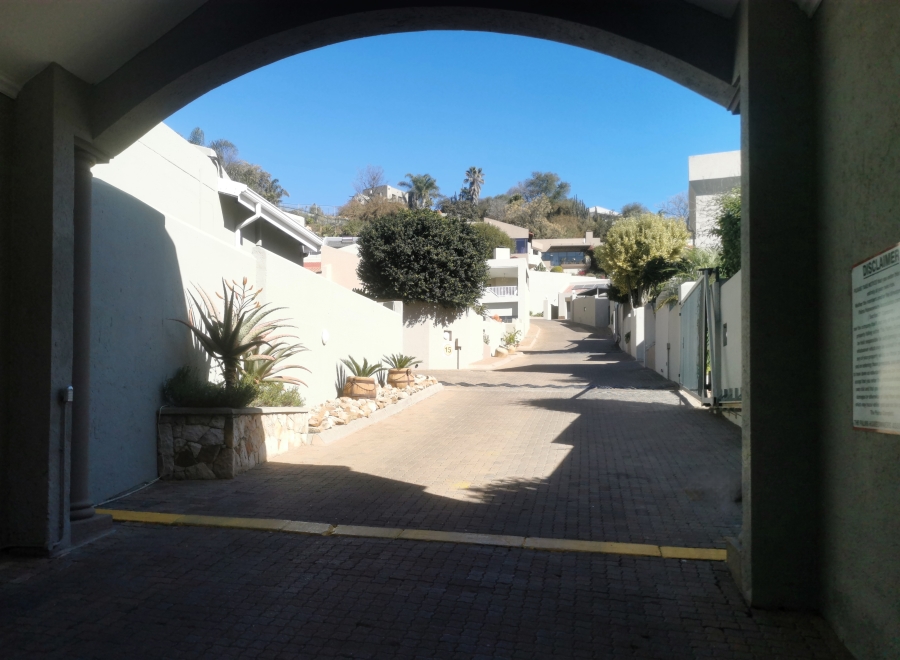 To Let 1 Bedroom Property for Rent in Constantia Kloof Gauteng
