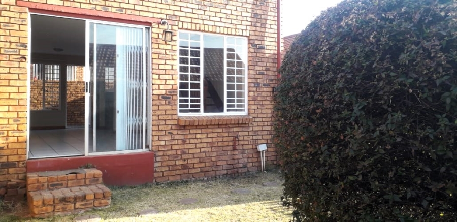 To Let 2 Bedroom Property for Rent in Zwartkop Gauteng