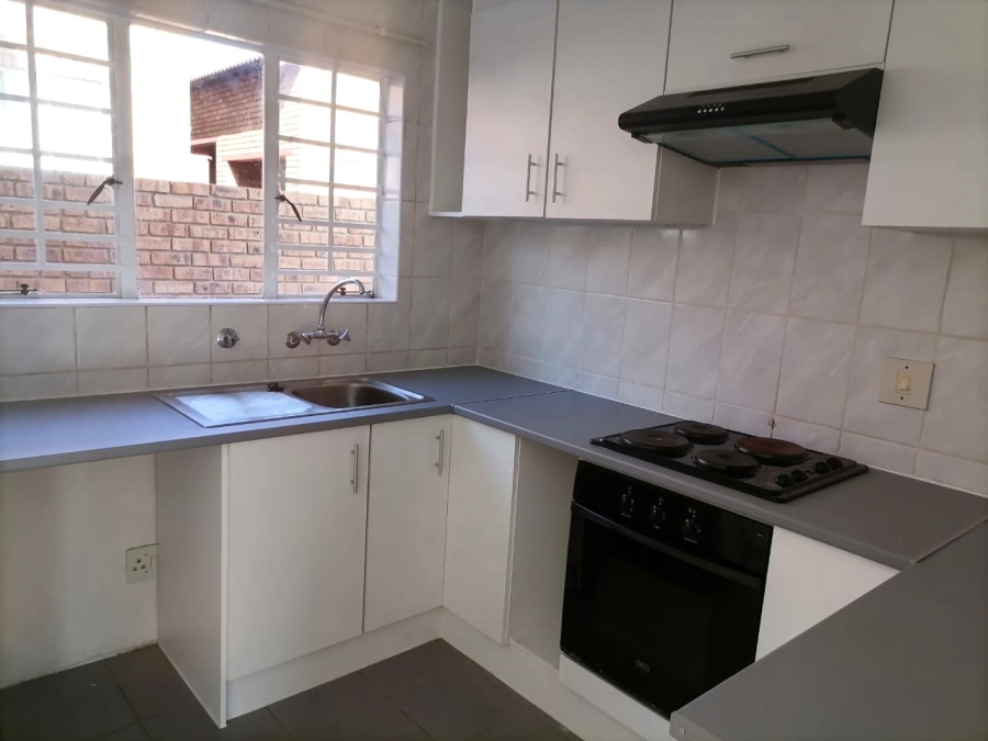 To Let 2 Bedroom Property for Rent in Zwartkop Gauteng