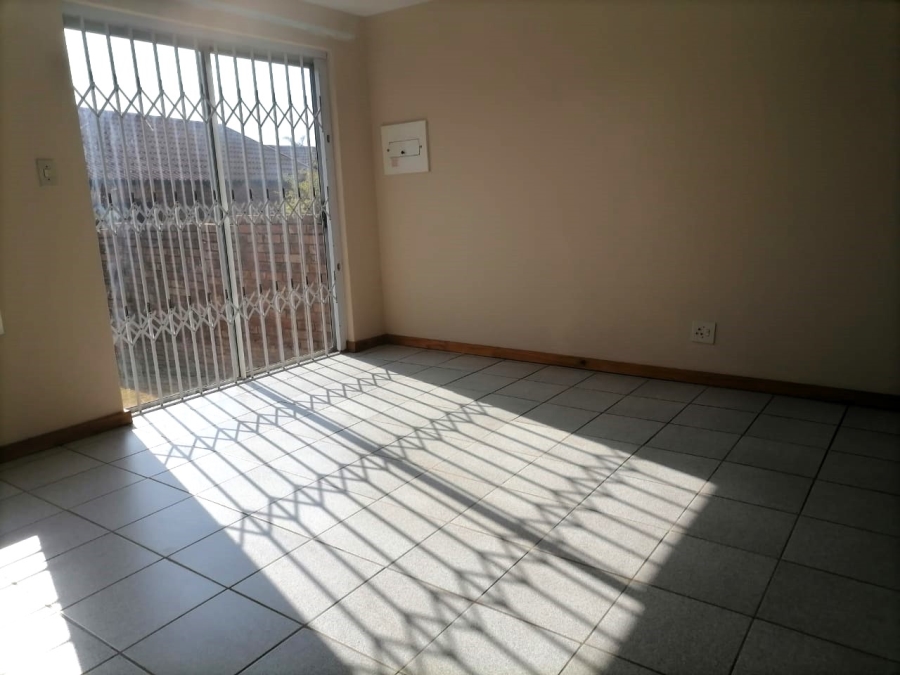 To Let 2 Bedroom Property for Rent in Zwartkop Gauteng