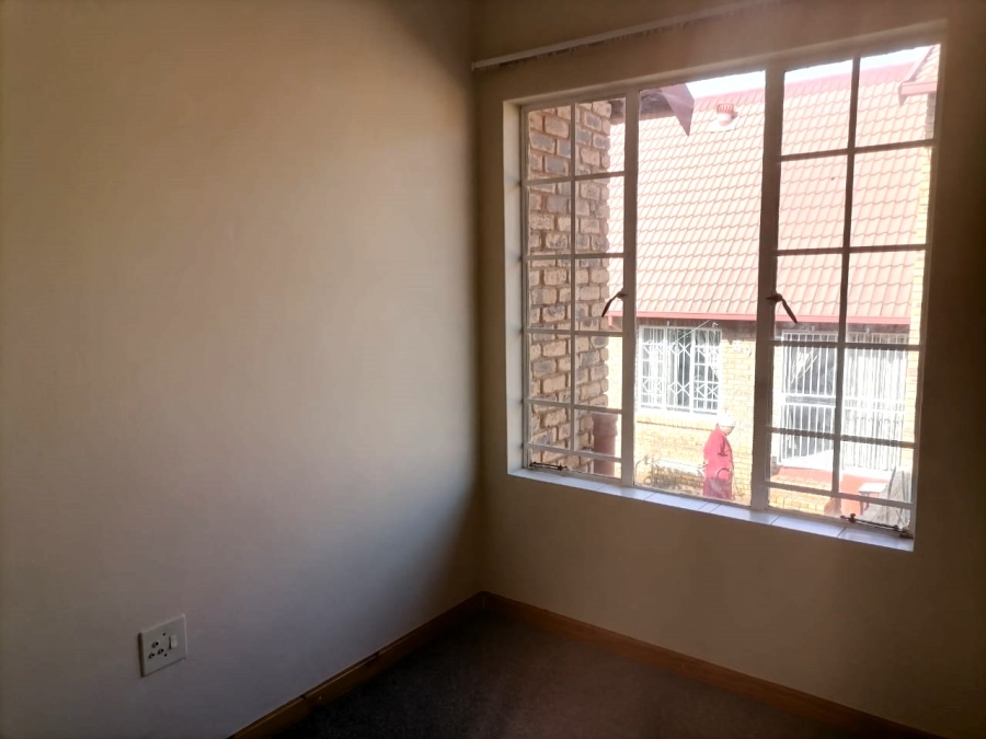 To Let 2 Bedroom Property for Rent in Zwartkop Gauteng