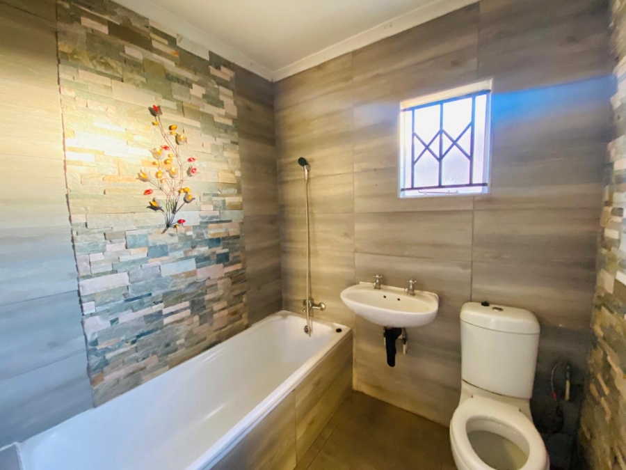 2 Bedroom Property for Sale in Savanna City Gauteng