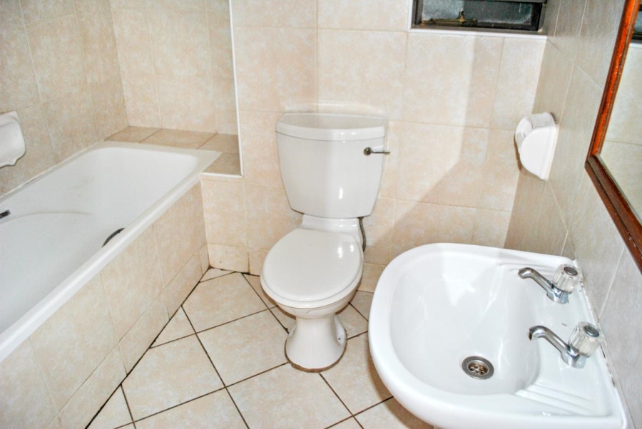 2 Bedroom Property for Sale in Noordwyk Gauteng
