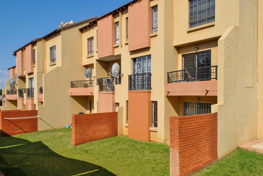 2 Bedroom Property for Sale in Noordwyk Gauteng