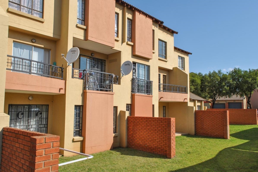 2 Bedroom Property for Sale in Noordwyk Gauteng