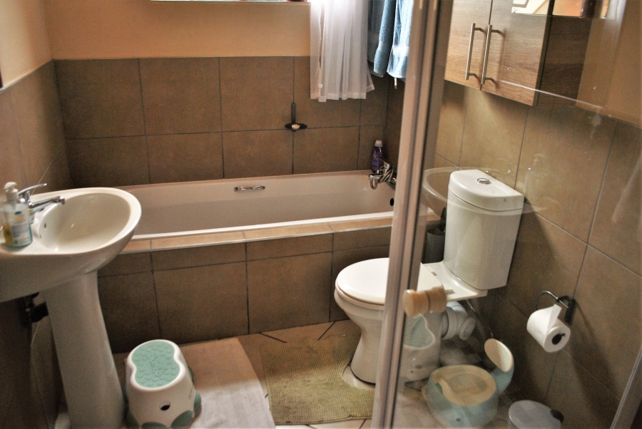 3 Bedroom Property for Sale in Noordwyk Gauteng