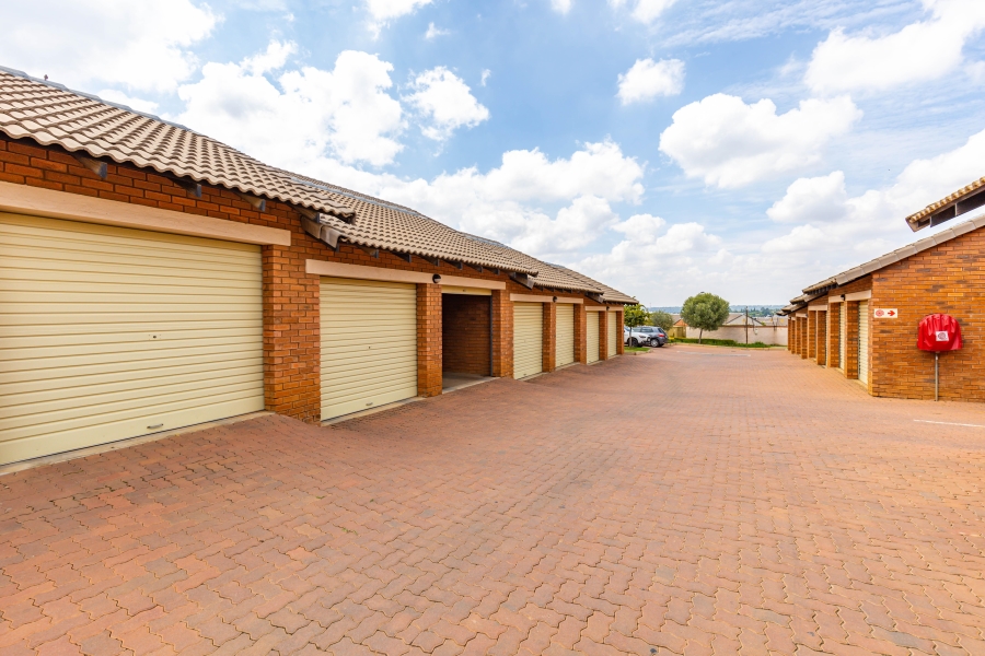 3 Bedroom Property for Sale in Noordwyk Gauteng